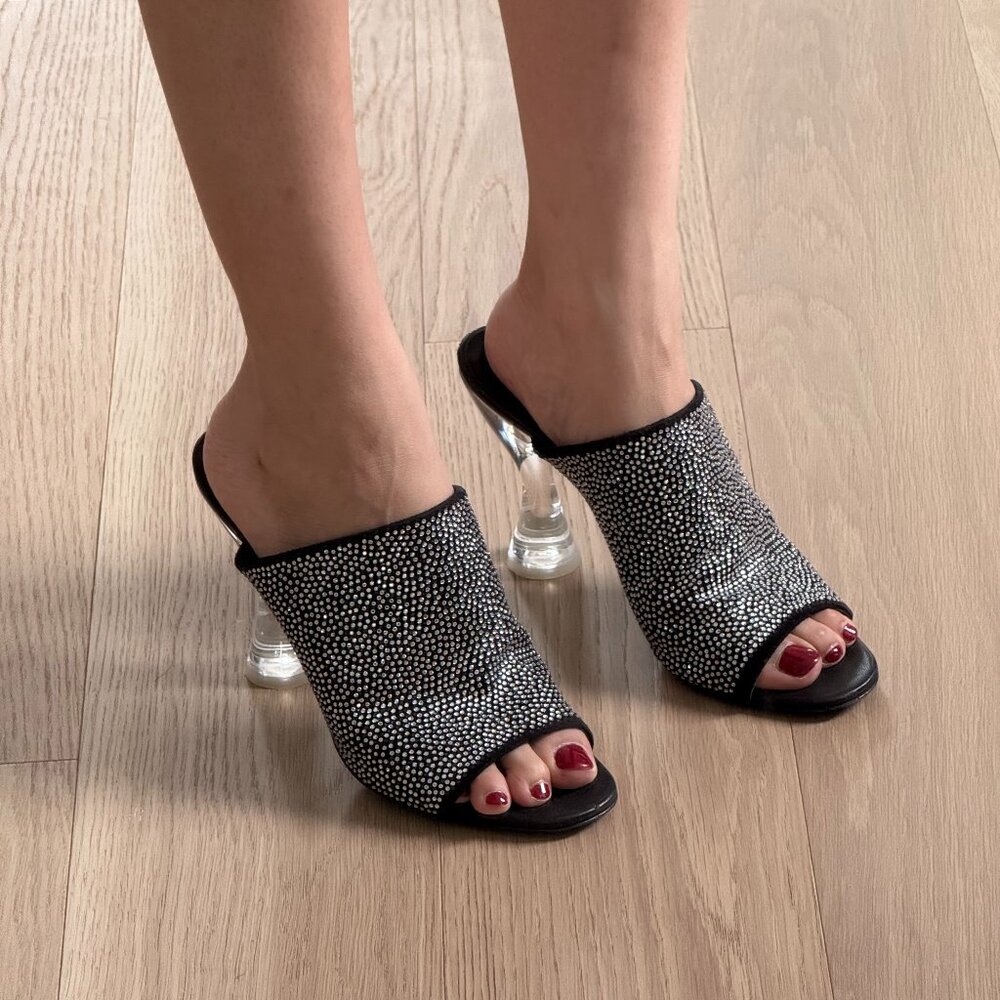 By far - Luz Crystal mules